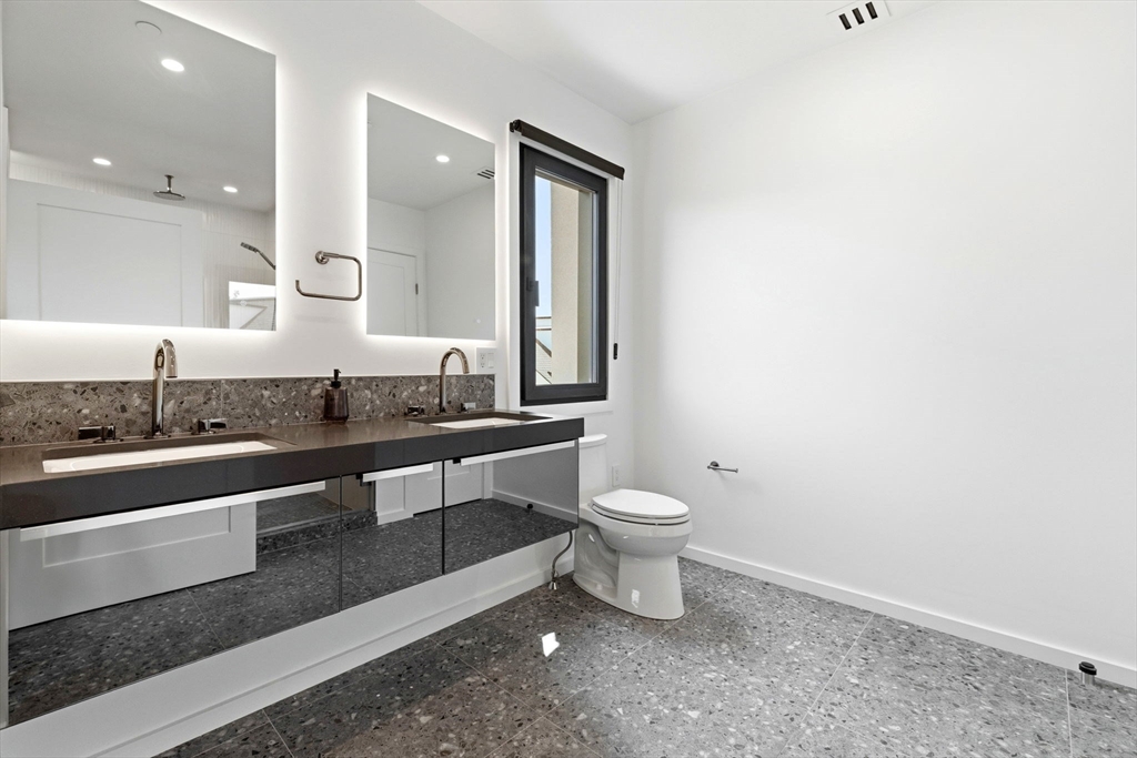 9 Algonquin Road, Unit 2 Chestnut Hill, MA 02467 - Photo 17 of 37