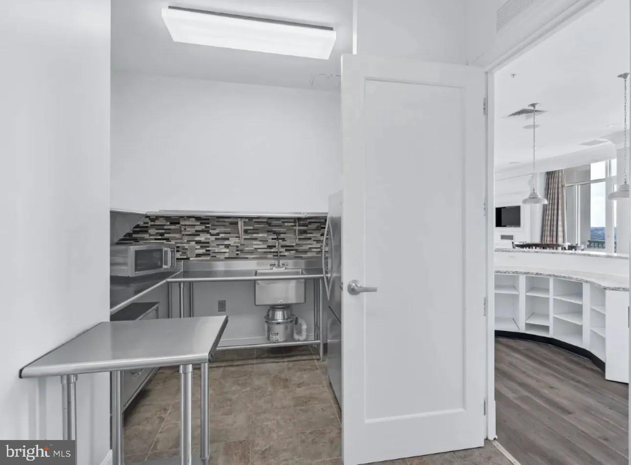 851 North Glebe Road, Unit 1516 Arlington, VA 22203 - Photo 26 of 52 Skyview Lounge