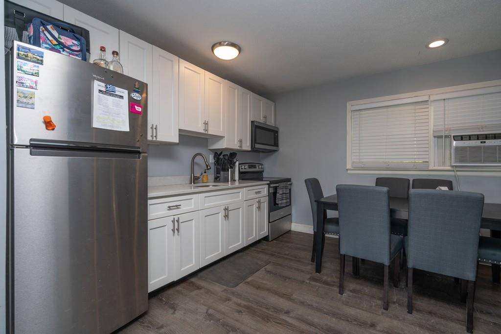 819 Bradley Road Springfield, MA 01109 - Photo 4 of 20