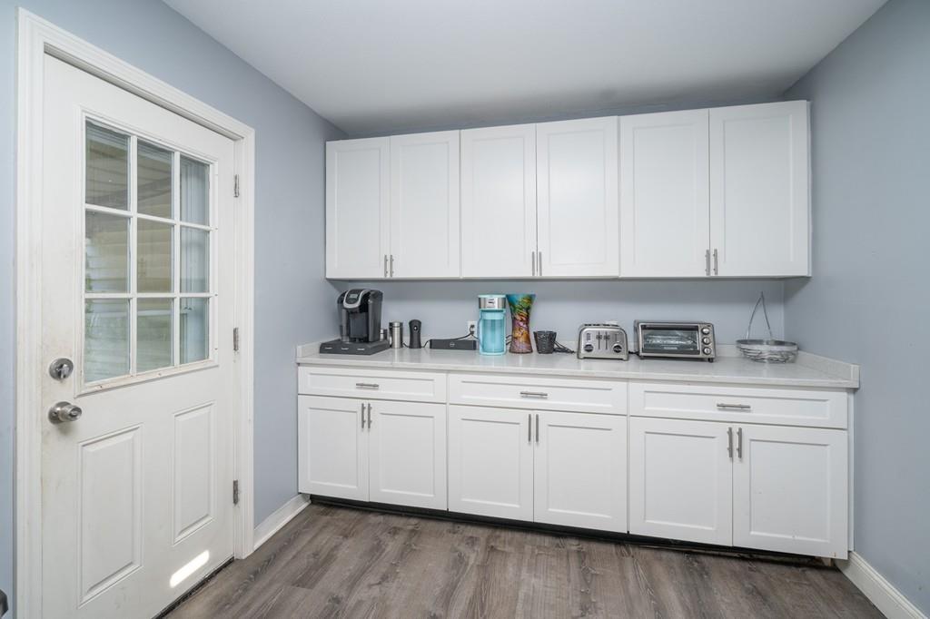 819 Bradley Road Springfield, MA 01109 - Photo 6 of 20