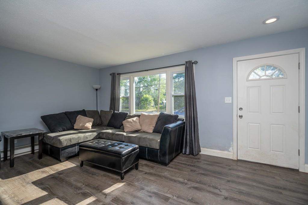 819 Bradley Road Springfield, MA 01109 - Photo 8 of 20