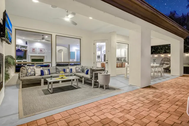 a view of an house with backyard space and garden