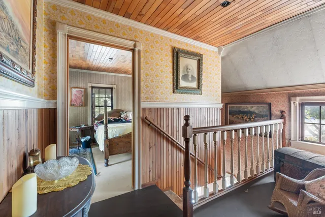 a view of livingroom with furniture and windows