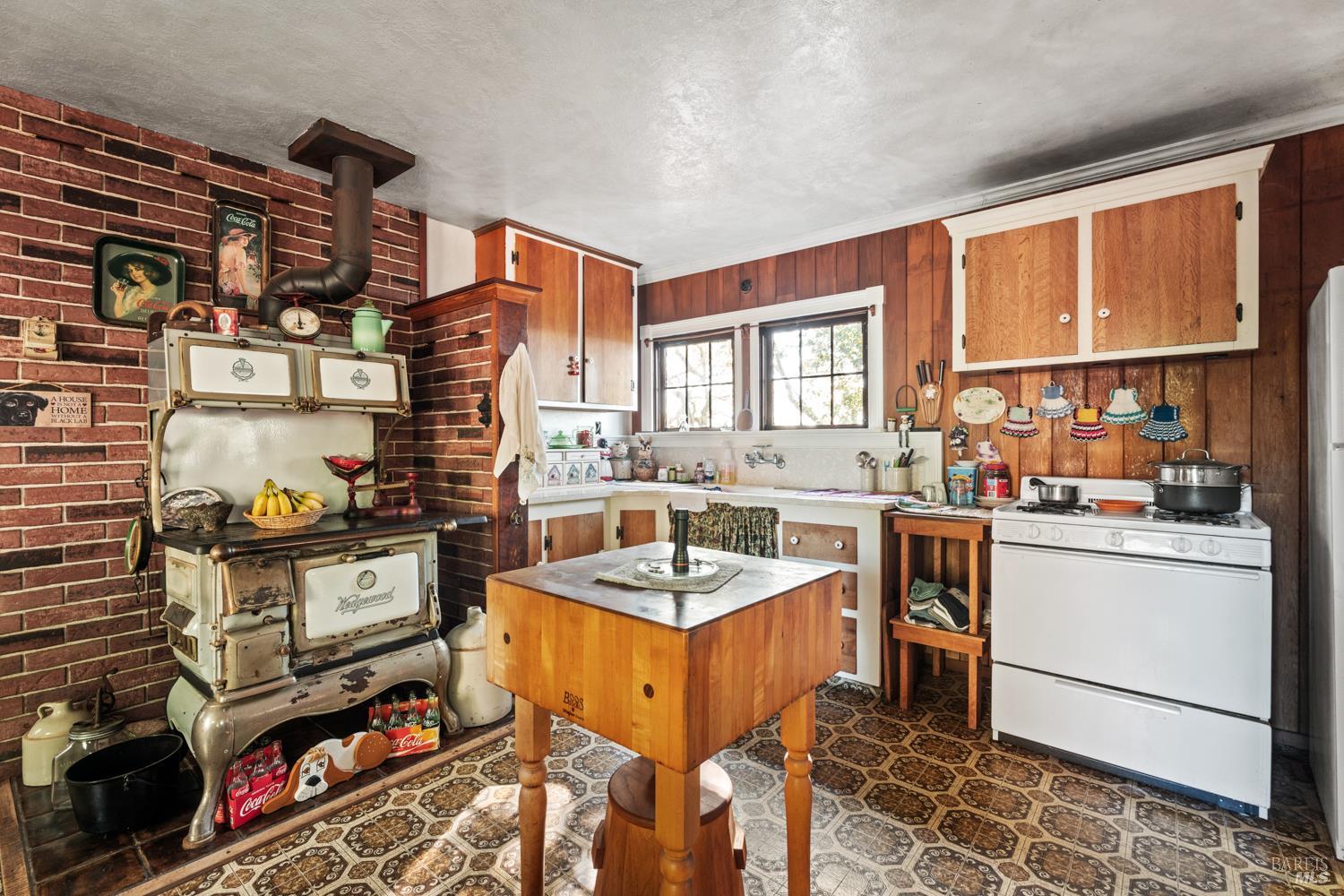 24600 String Creek Road Willits, CA 95490 - Photo 21 of 24 a kitchen with stainless steel appliances granite countertop a stove a sink and a refrigerator