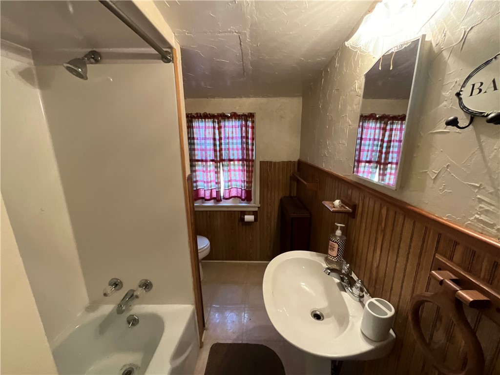 13333 Winding Road Carlton, NY 14571 - Photo 7 of 15 Full bathroom.