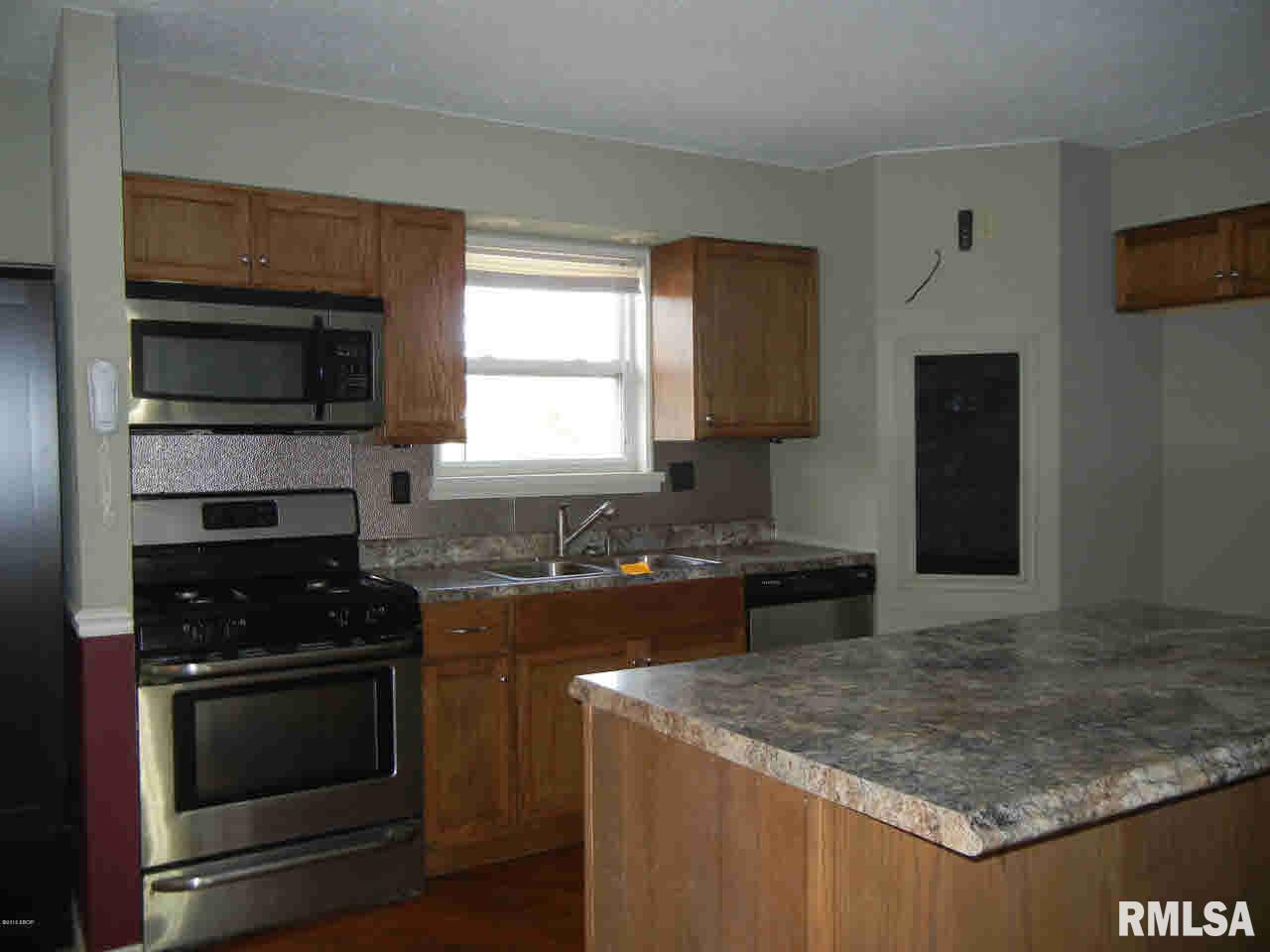 3152 South Hotze Road Salem, IL 62881 - Photo 4 of 17