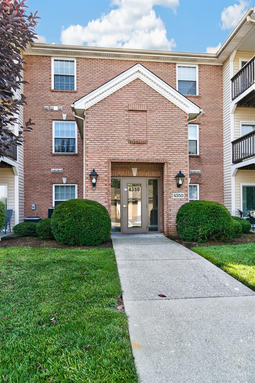 4350 Regency Ridge Court, Unit 304 Cincinnati, OH 45248 - Photo 2 of 46 Gallery Image 2