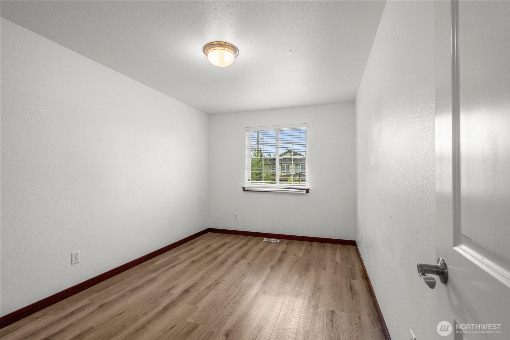 18410 42nd Avenue Southeast Bothell, WA 98012 - Photo 10 of 21