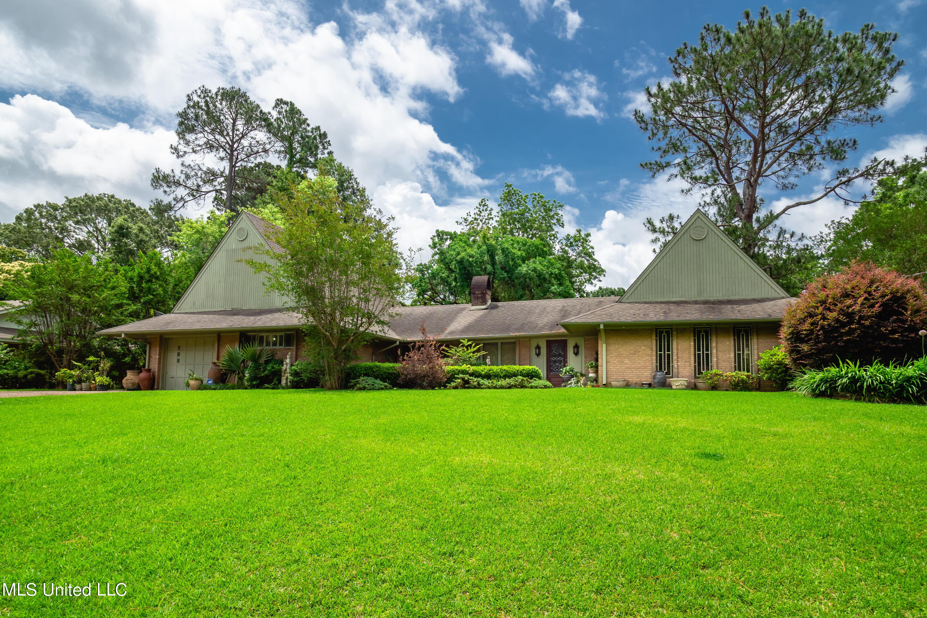 708 Dunton Road Clinton, MS 39056 - Photo 3 of 24 P5240041