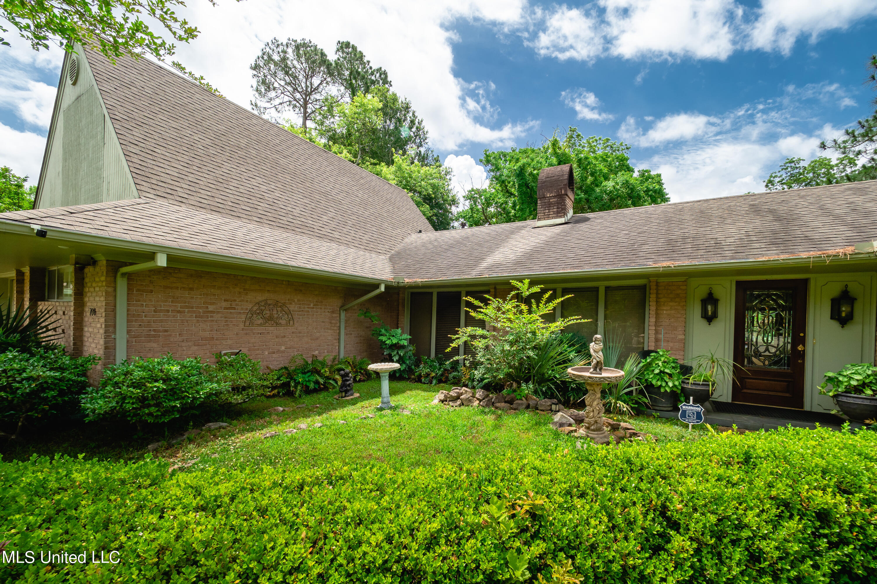 708 Dunton Road Clinton, MS 39056 - Photo 4 of 24 P5240043