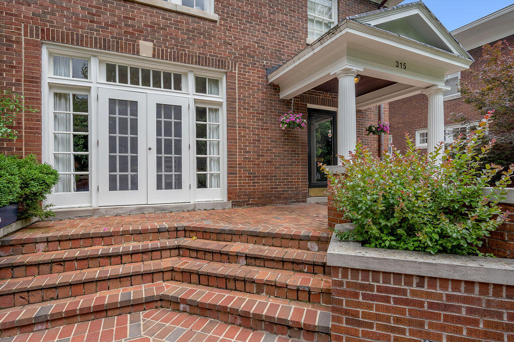 315 Desha Road Lexington, KY 40502 - Photo 4 of 42 TDB_9814