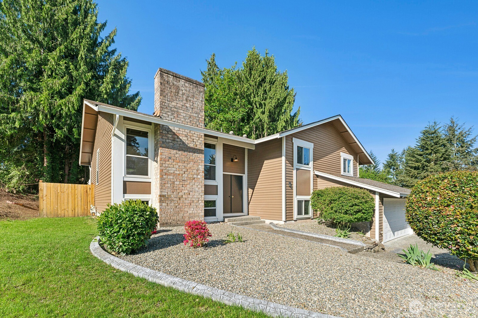 4203 Southwest 328th Street Federal Way, WA 98023 - Photo 2 of 26