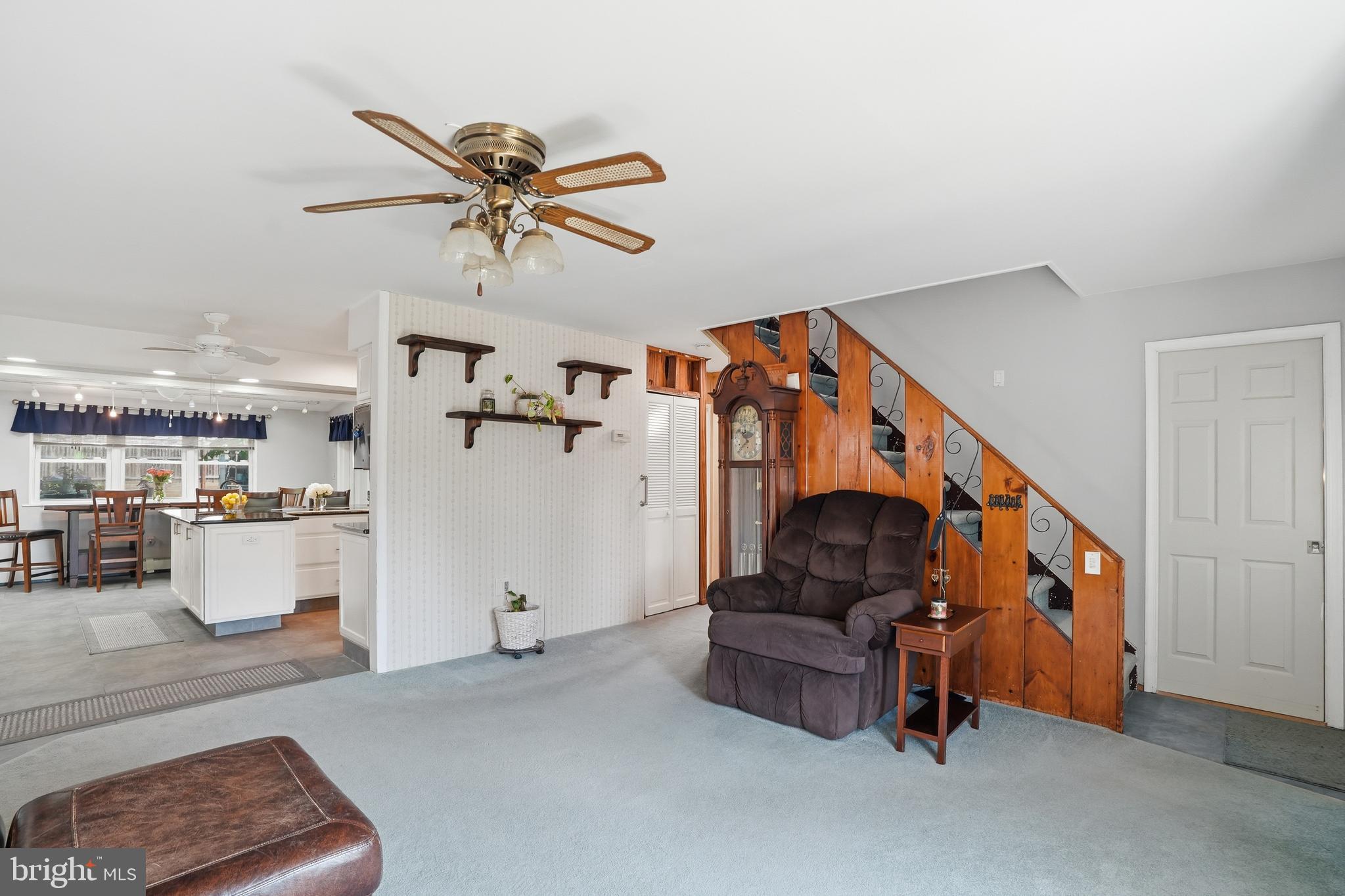 9 Violet Road Levittown, PA 19057 - Photo 6 of 47 Living Room