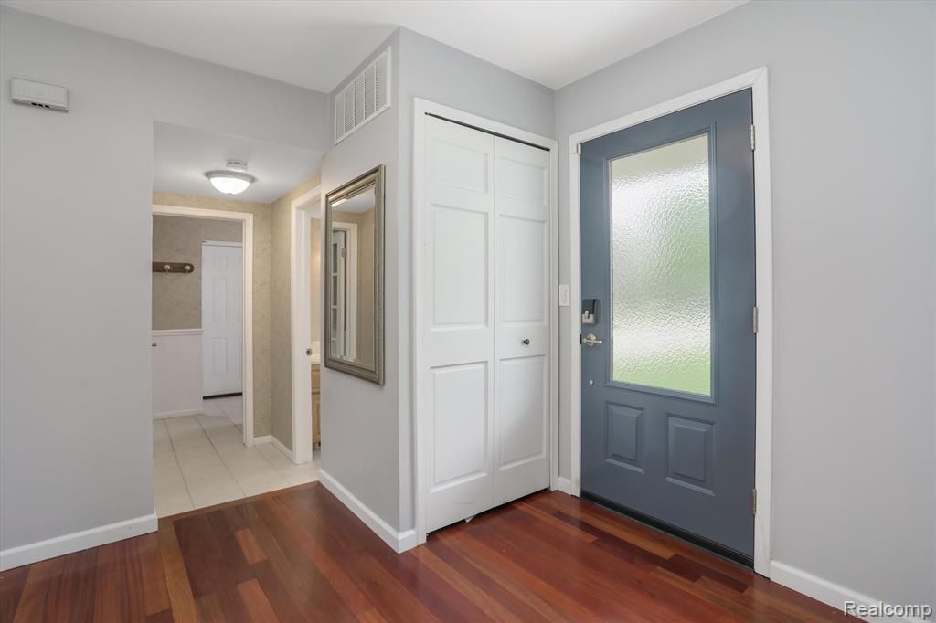 601 Lake Forest Road Rochester Hills, MI 48309 - Photo 5 of 40