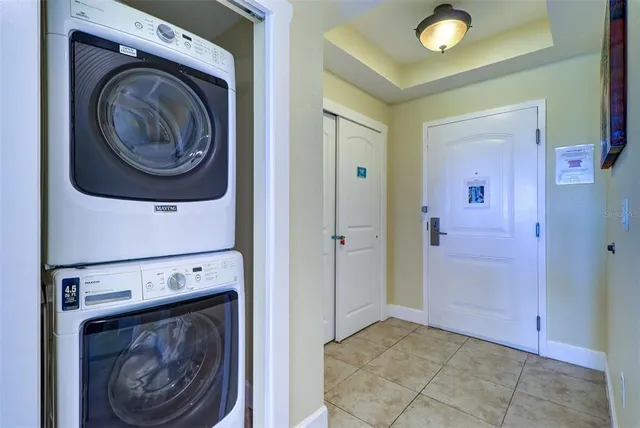 a bedroom that has a bed and a table in it