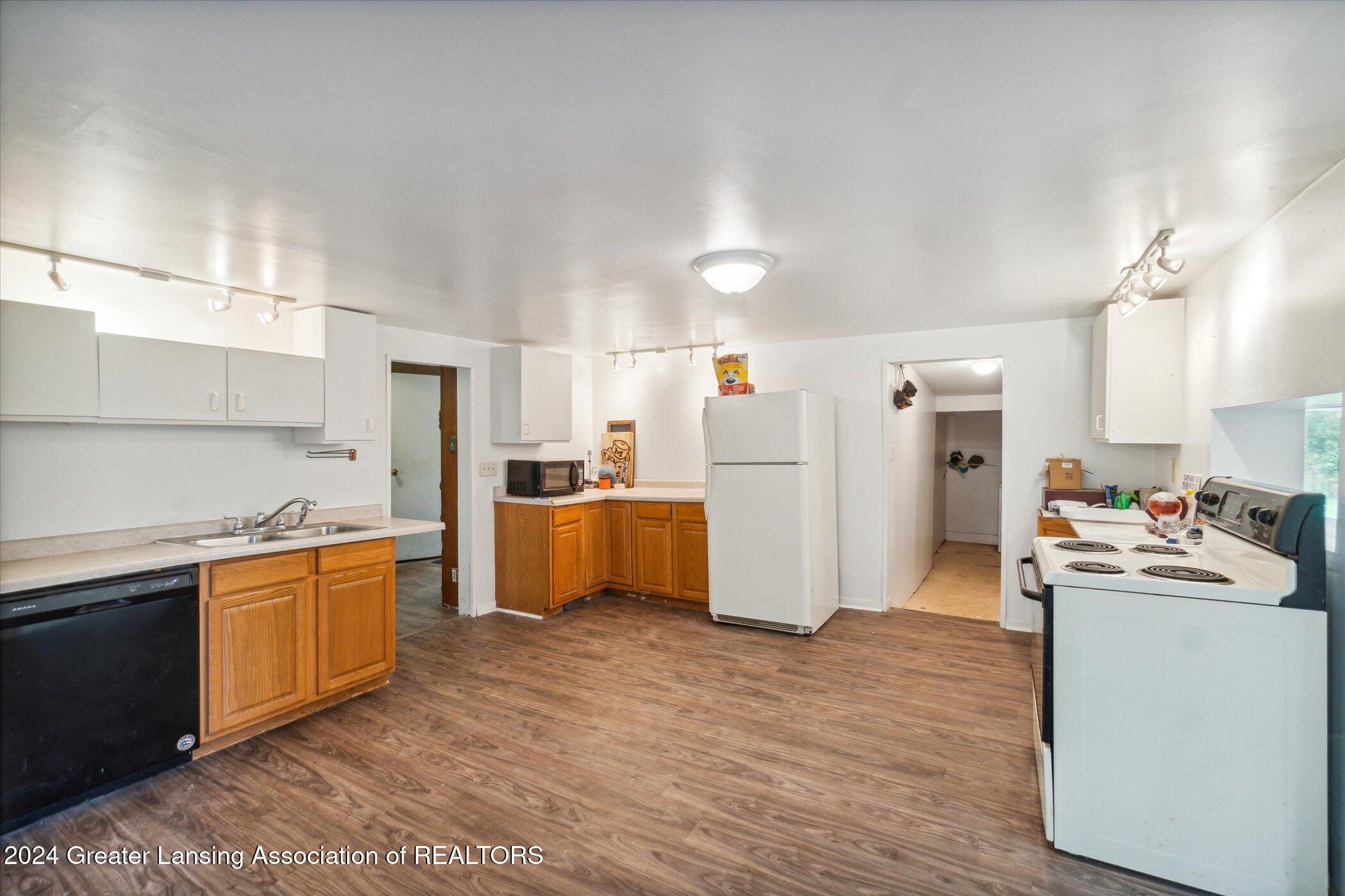 6743 Richard Road Lansing, MI 48911 - Photo 8 of 15 06-6743-Richard-Rd-Lansing-MI-48911-Wind