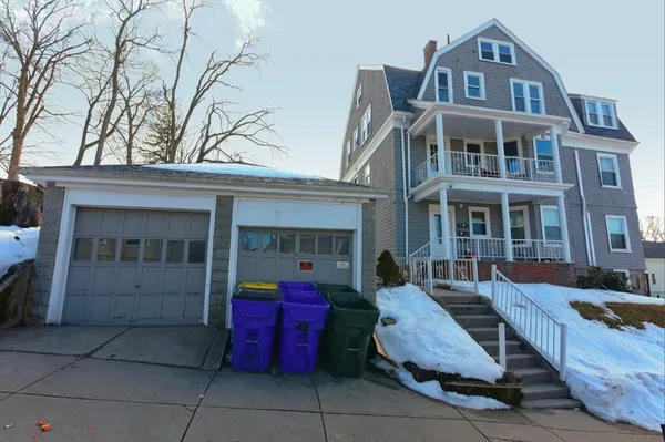 $2,000 | 341 Belmont Street, Unit 2, Fall River, MA 02720