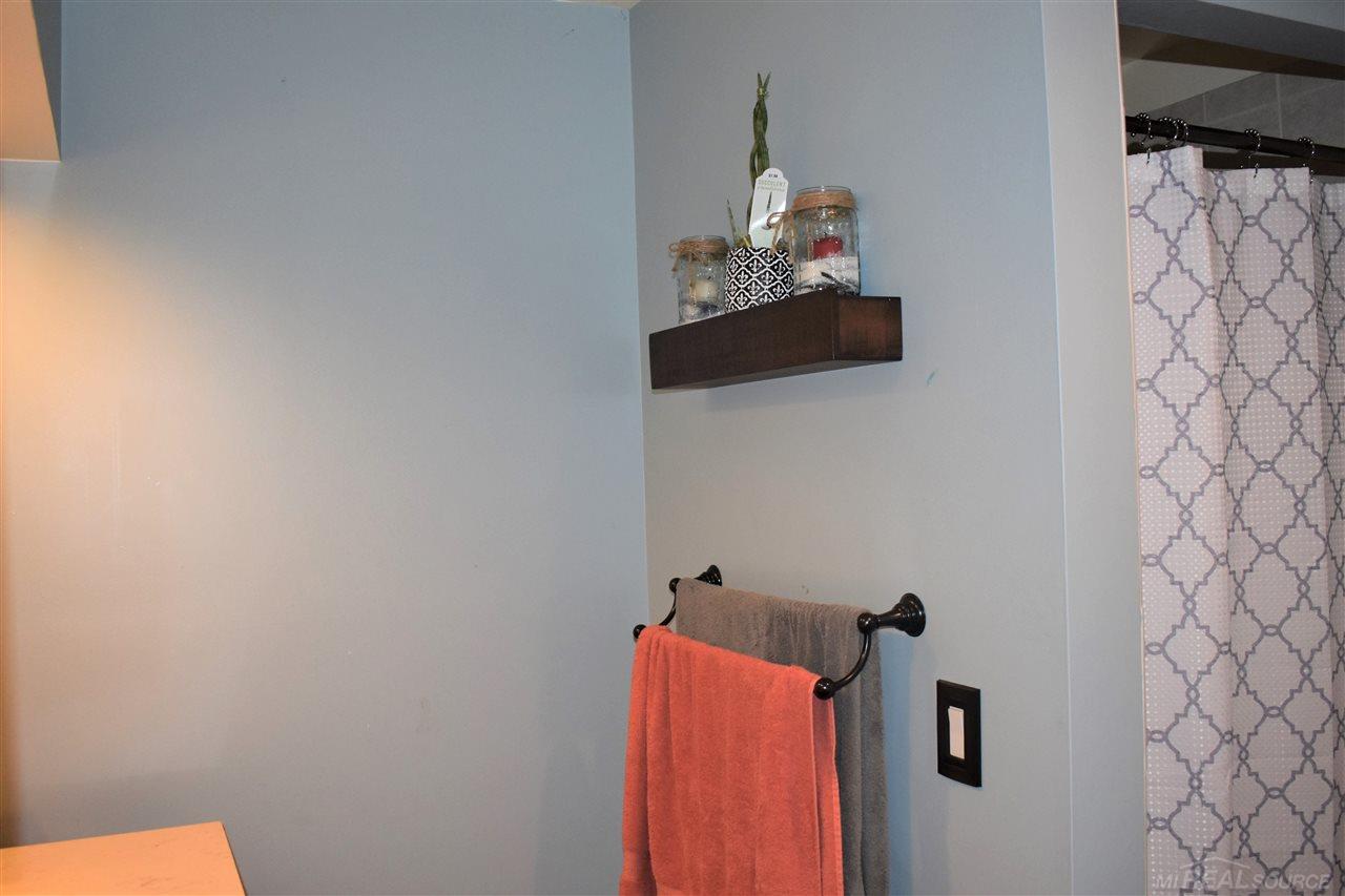 3924 Gregory Road Lake Orion, MI 48359 - Photo 24 of 45