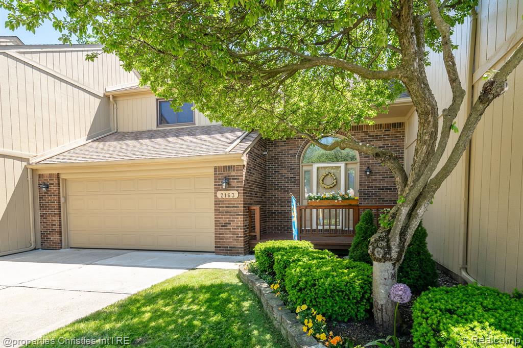 2163 Rochelle Park Drive Rochester Hills, MI 48309 - Photo 2 of 35