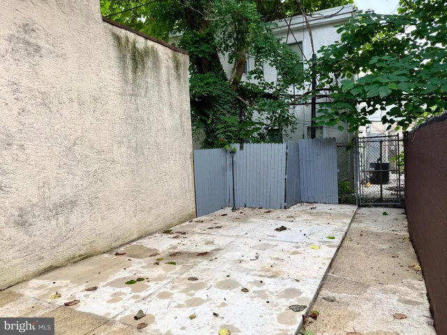 a wooden bench sitting in front of a house