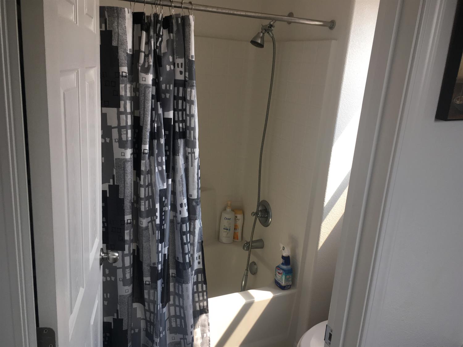 852 Morris Lane Madera, CA 93637 - Photo 13 of 18 2nd floor bathroom