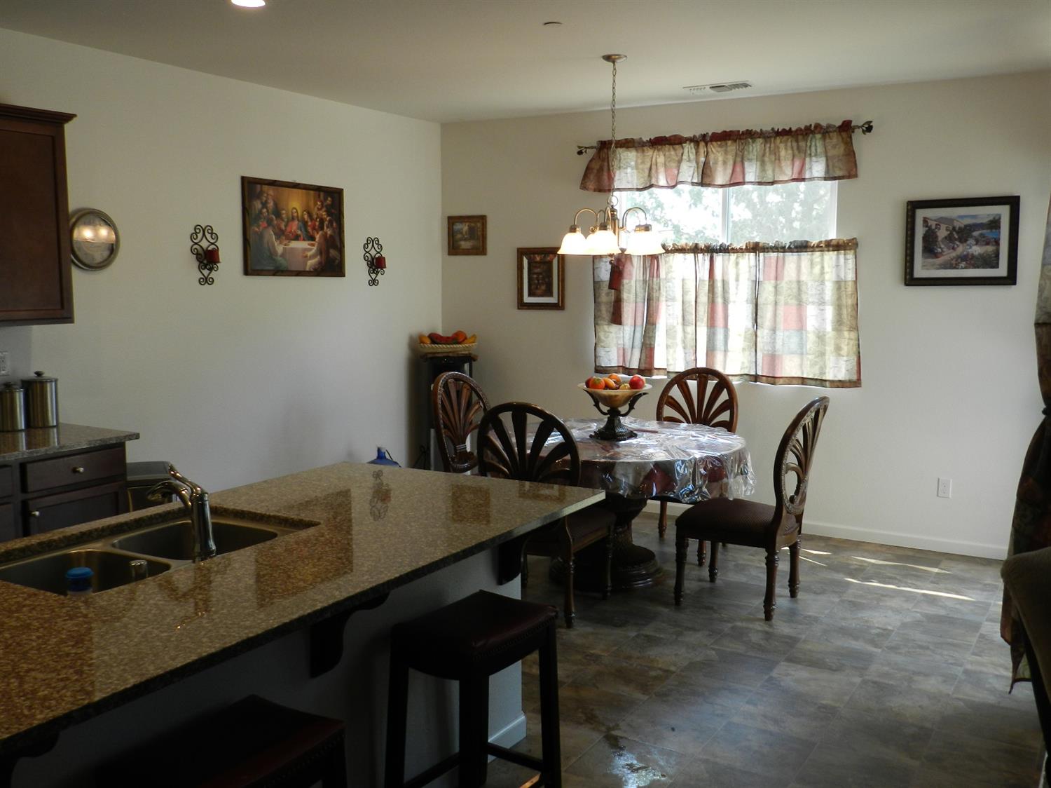 852 Morris Lane Madera, CA 93637 - Photo 5 of 18