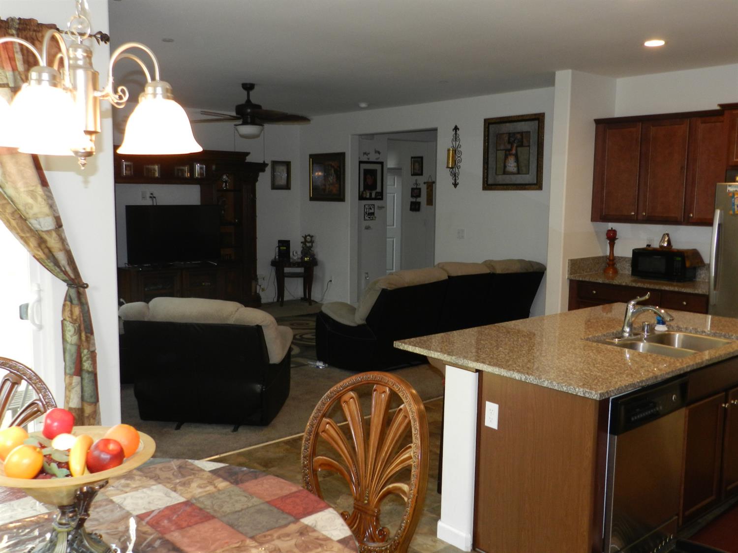 852 Morris Lane Madera, CA 93637 - Photo 7 of 18