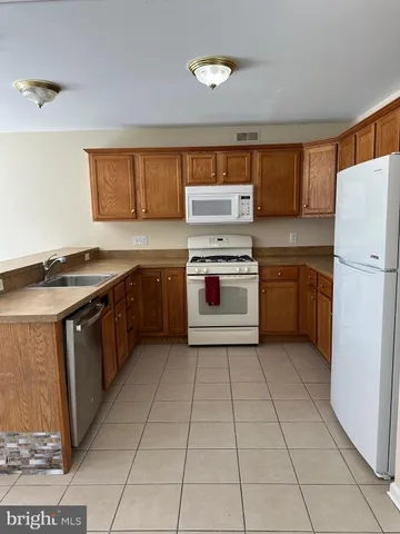 $3,000 | 310 West High Street, Unit A, Glassboro, NJ 08028