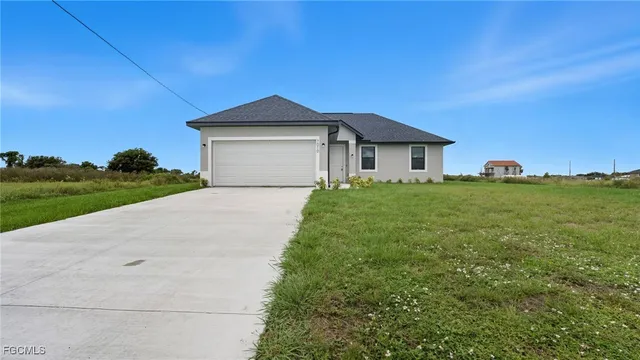 $299,900 | 7010 West Rich Court, LaBelle, FL 33935