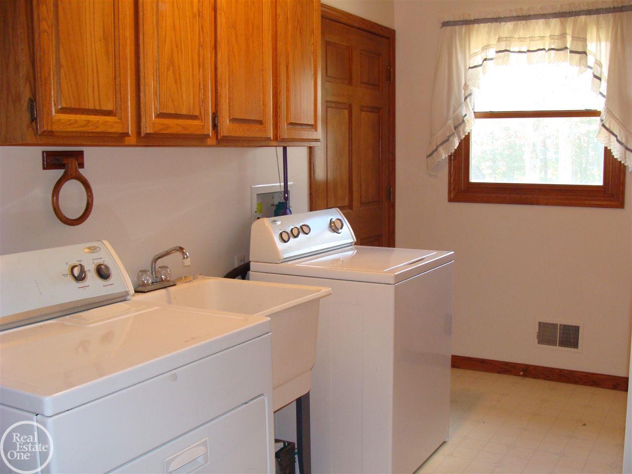 2115 Ditty Road Smiths Creek, MI 48074 - Photo 37 of 52 31315355-39.JPG
