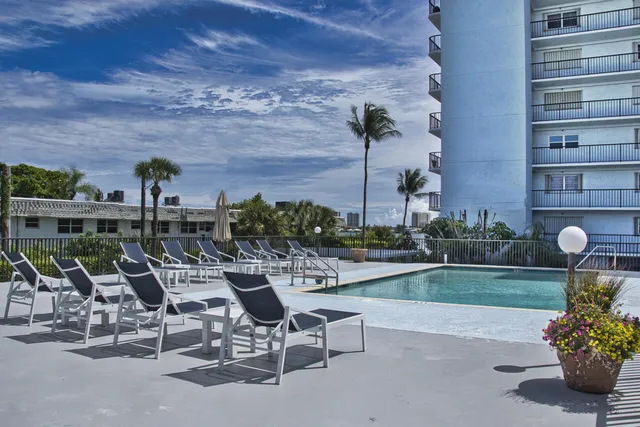 a view of a fountain in front of a house
