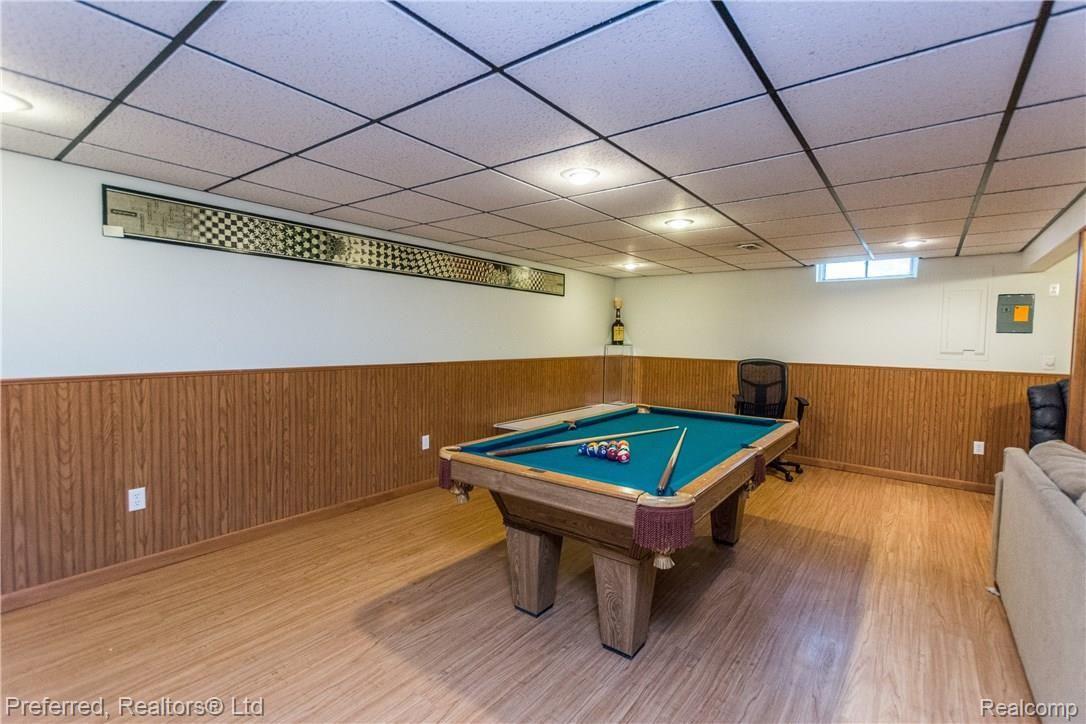 6825 Carlton Road Canton, MI 48187 - Photo 20 of 31 POOL TABLE STAYS!
