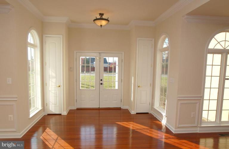 3517 West Ox Road Fairfax, VA 22033 - Photo 3 of 30 Entrance / Foyer