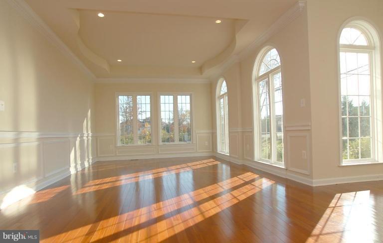 3517 West Ox Road Fairfax, VA 22033 - Photo 4 of 30 Living Room