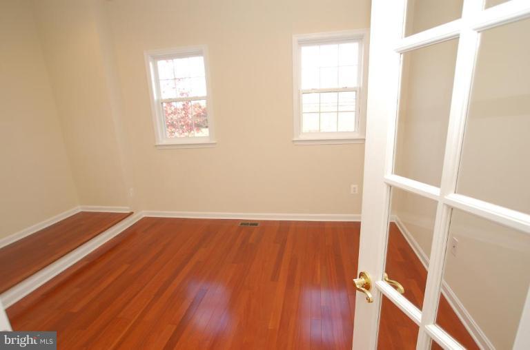 3517 West Ox Road Fairfax, VA 22033 - Photo 6 of 30 Den