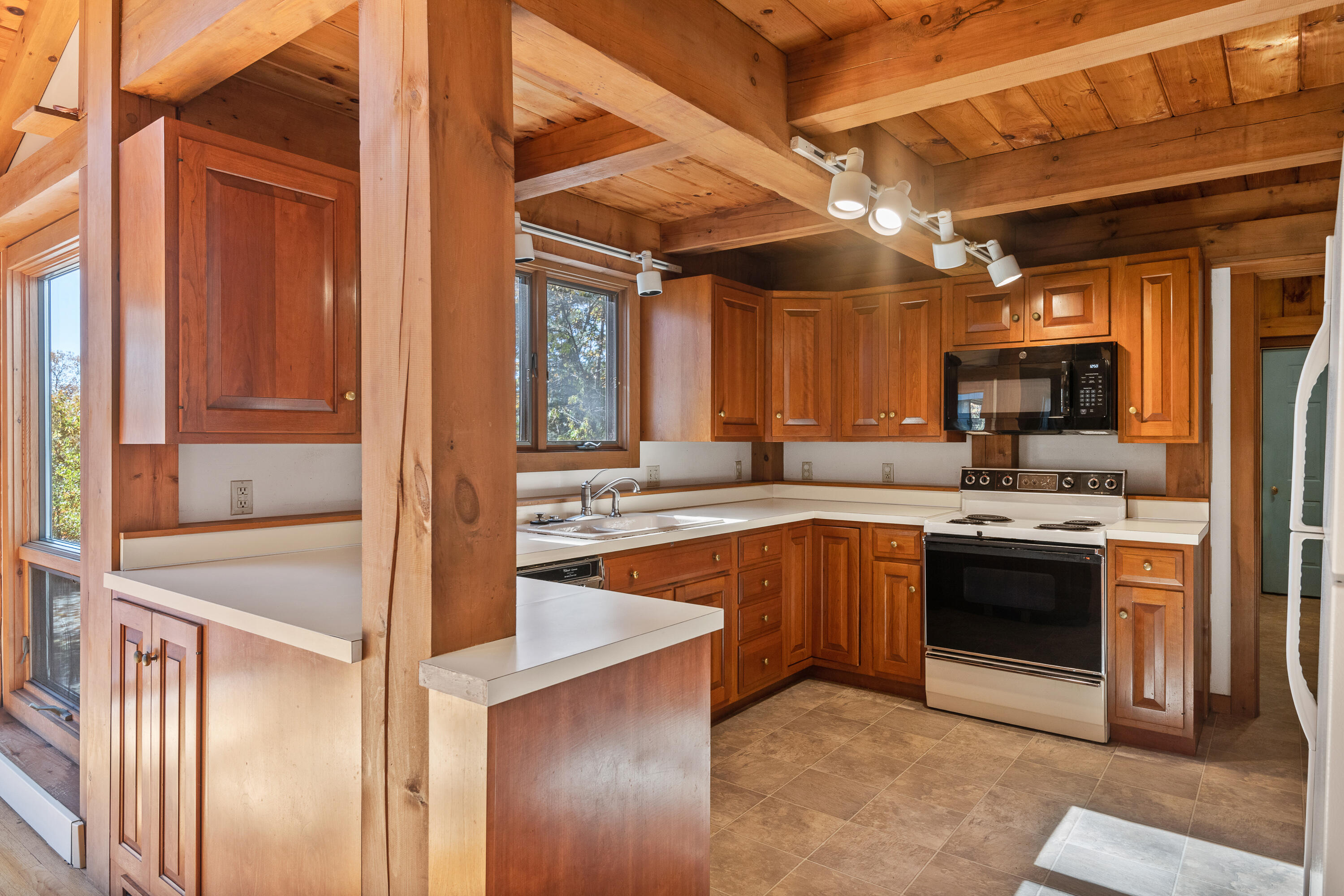 16 Captains Way Kittery Point, ME 03905 - Photo 21 of 42 Kitchen