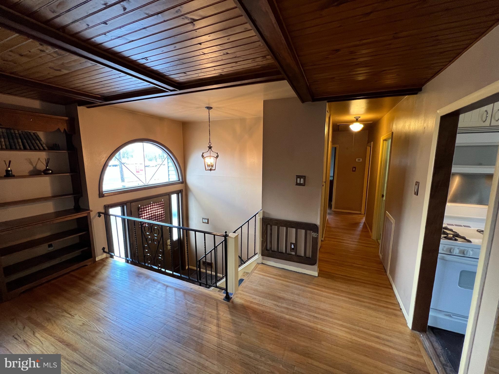 30 North Maple Avenue Marlton, NJ 08053 - Photo 4 of 33 Front Door/Living Area