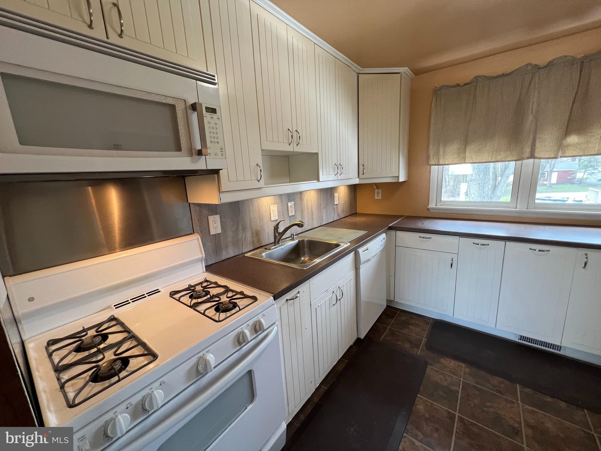 30 North Maple Avenue Marlton, NJ 08053 - Photo 7 of 33 Kitchen