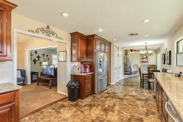 $499,900 | 504 West Highway 332 West, Lake Jackson, TX 77566