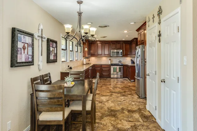 $499,900 | 504 West Highway 332 West, Lake Jackson, TX 77566