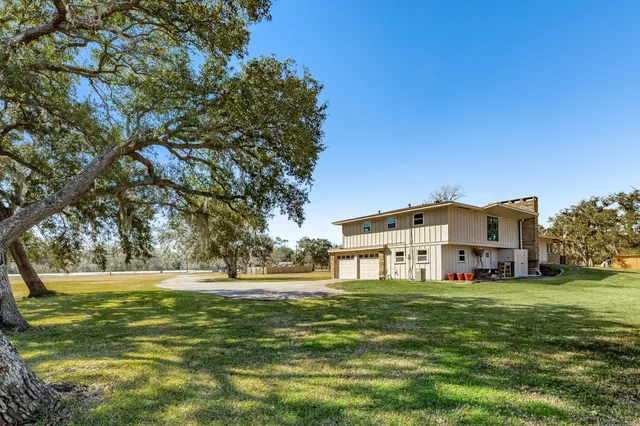 $499,900 | 504 West Highway 332 West, Lake Jackson, TX 77566