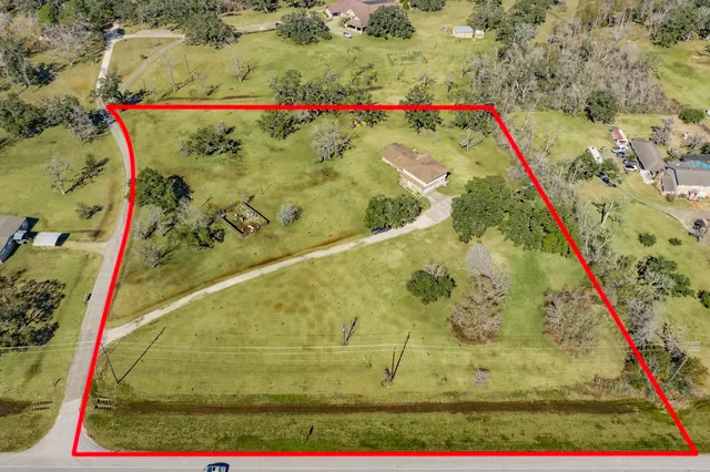 $499,900 | 504 West Highway 332 West, Lake Jackson, TX 77566