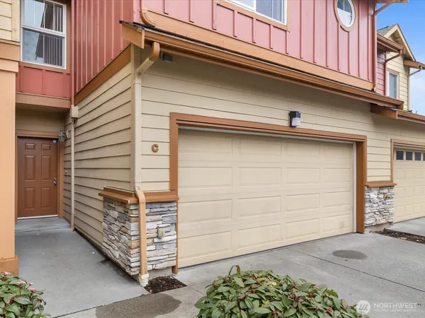 $610,000 | 18410 36th Avenue West, Unit C, Lynnwood, WA 98037