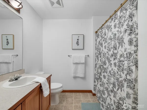 $610,000 | 18410 36th Avenue West, Unit C, Lynnwood, WA 98037