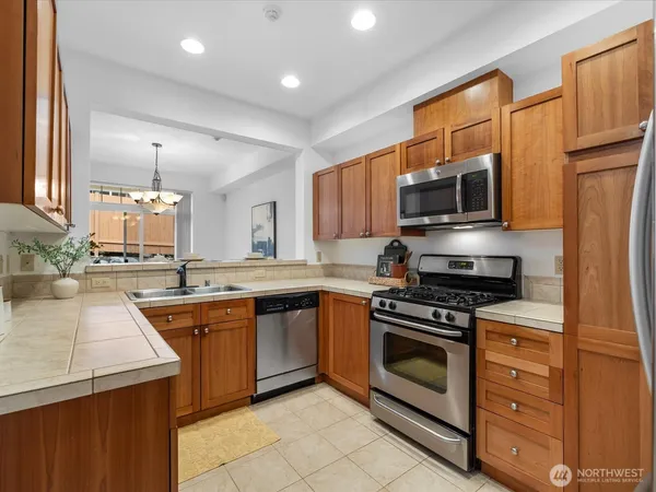 $610,000 | 18410 36th Avenue West, Unit C, Lynnwood, WA 98037