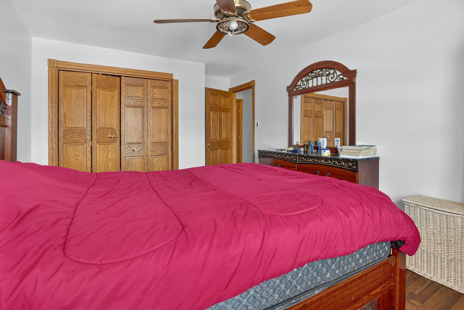 7048 O'Connell Drive, Unit 3W Chicago Ridge, IL 60415 - Photo 11 of 22 a bed sitting in a bedroom next to a window