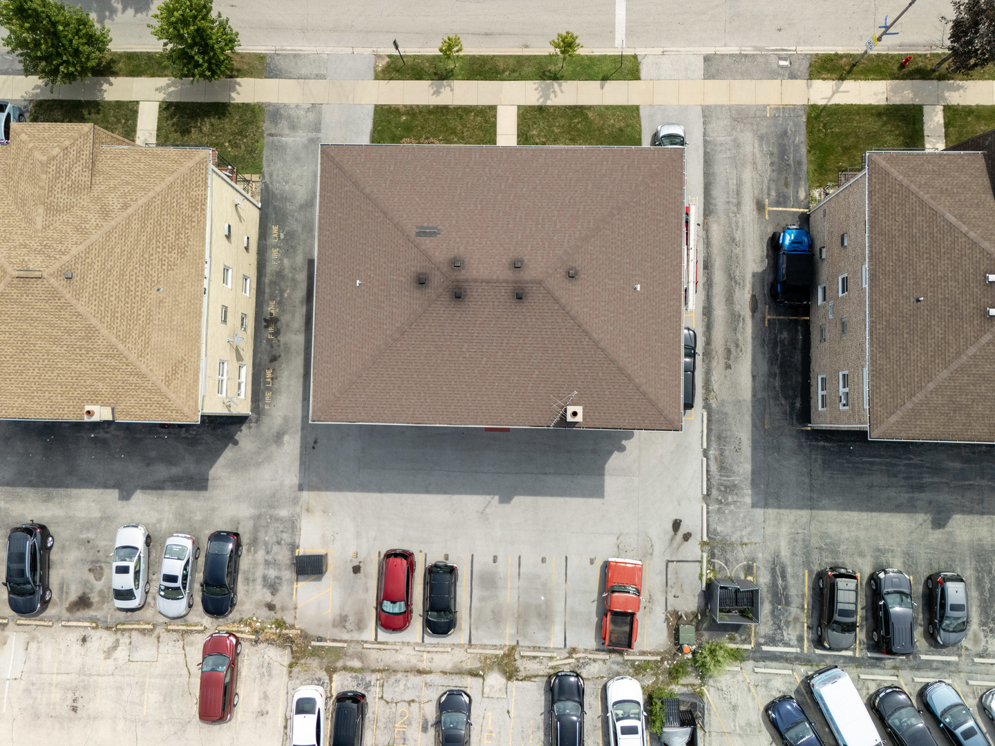 7048 O'Connell Drive, Unit 3W Chicago Ridge, IL 60415 - Photo 19 of 22 a kitchen with refrigerator and cabinets