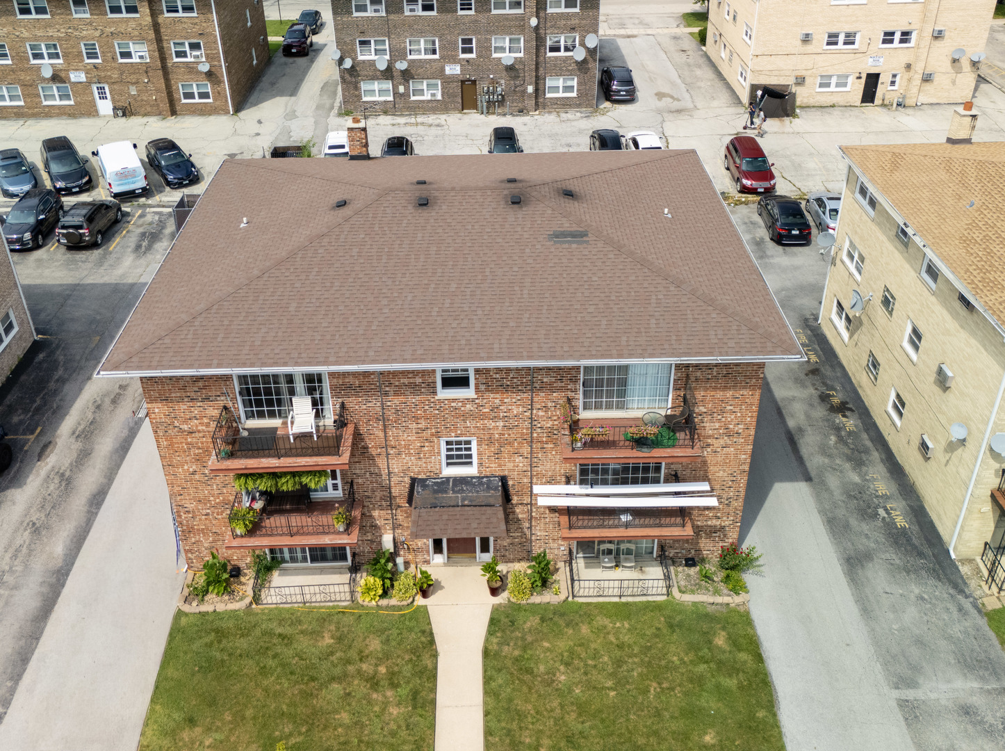 7048 O'Connell Drive, Unit 3W Chicago Ridge, IL 60415 - Photo 21 of 22 a aerial view of a house with outdoor space
