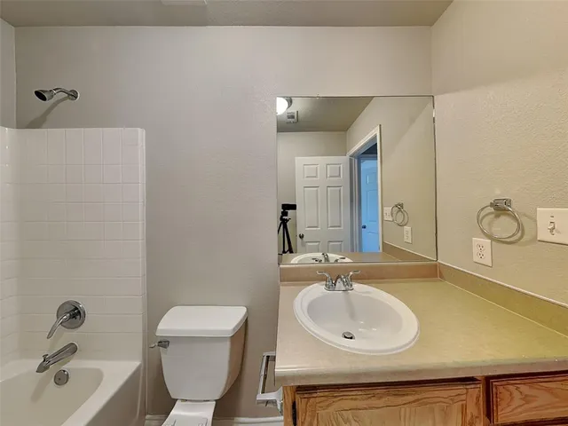 $1,599 | 215 Bobbie Ann Court, Granbury, TX 76049