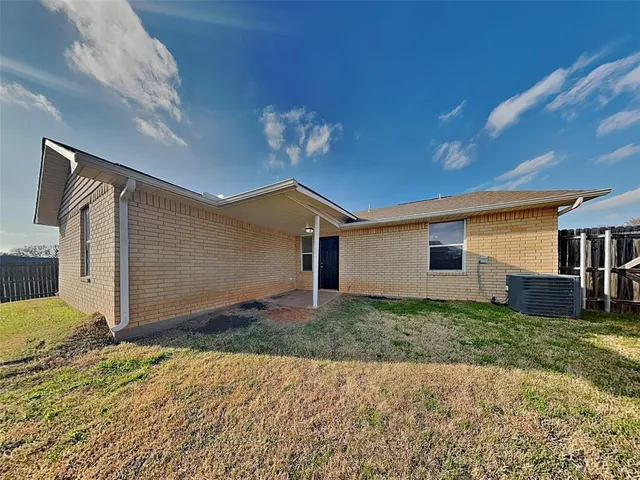 $1,599 | 215 Bobbie Ann Court, Granbury, TX 76049